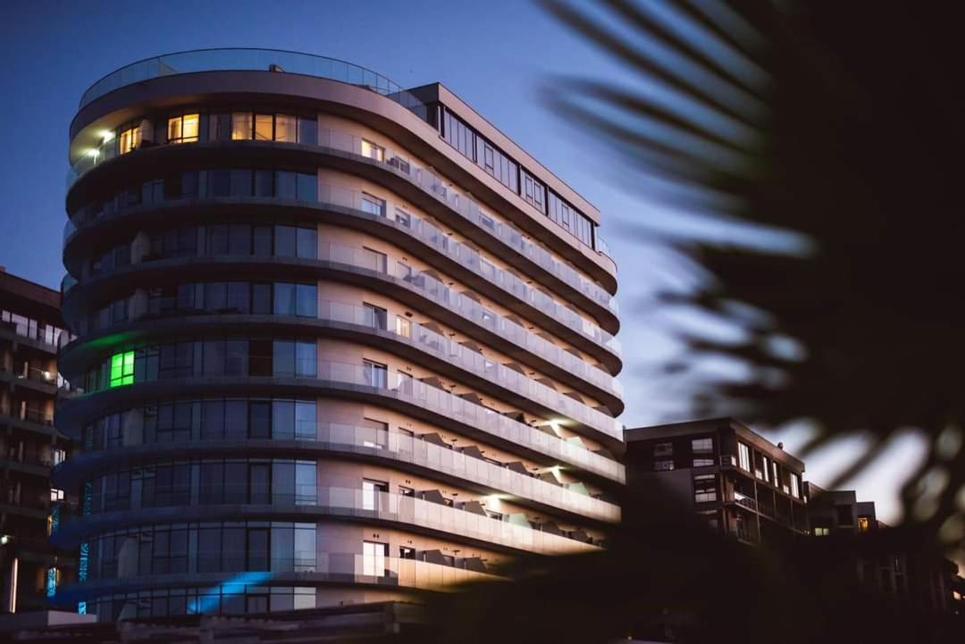White Tower Mamaia Prestige Apartments Bagian luar foto