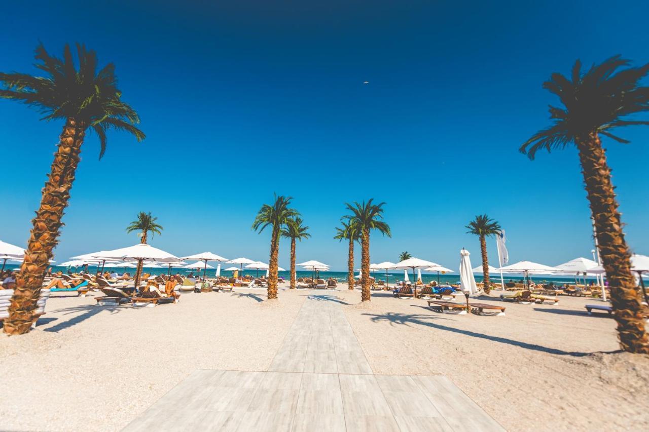 White Tower Mamaia Prestige Apartments Bagian luar foto