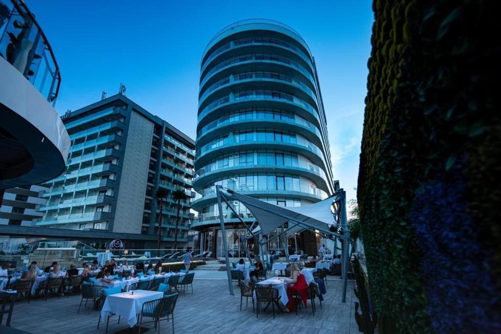White Tower Mamaia Prestige Apartments Bagian luar foto