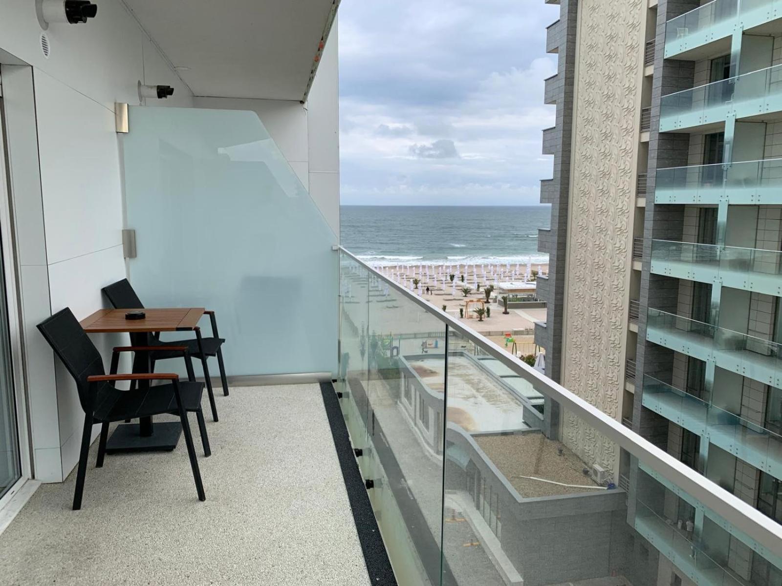 White Tower Mamaia Prestige Apartments Bagian luar foto
