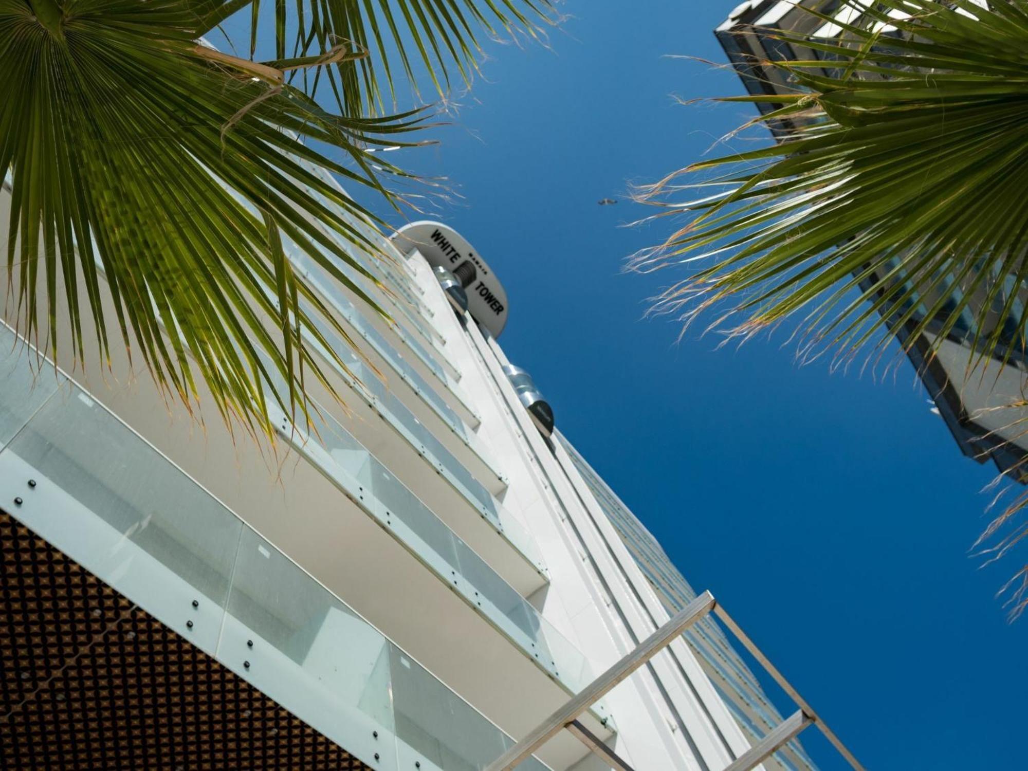 White Tower Mamaia Prestige Apartments Bagian luar foto