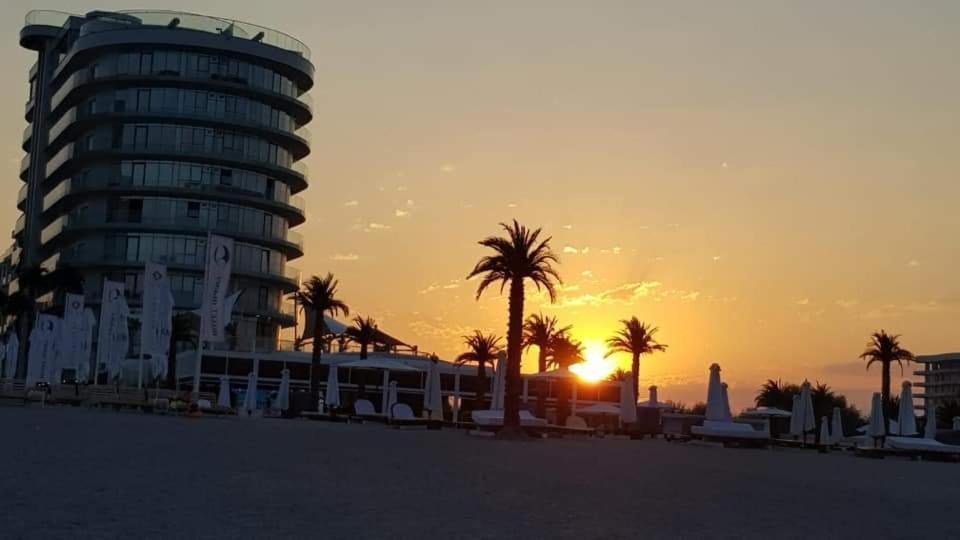 White Tower Mamaia Prestige Apartments Bagian luar foto
