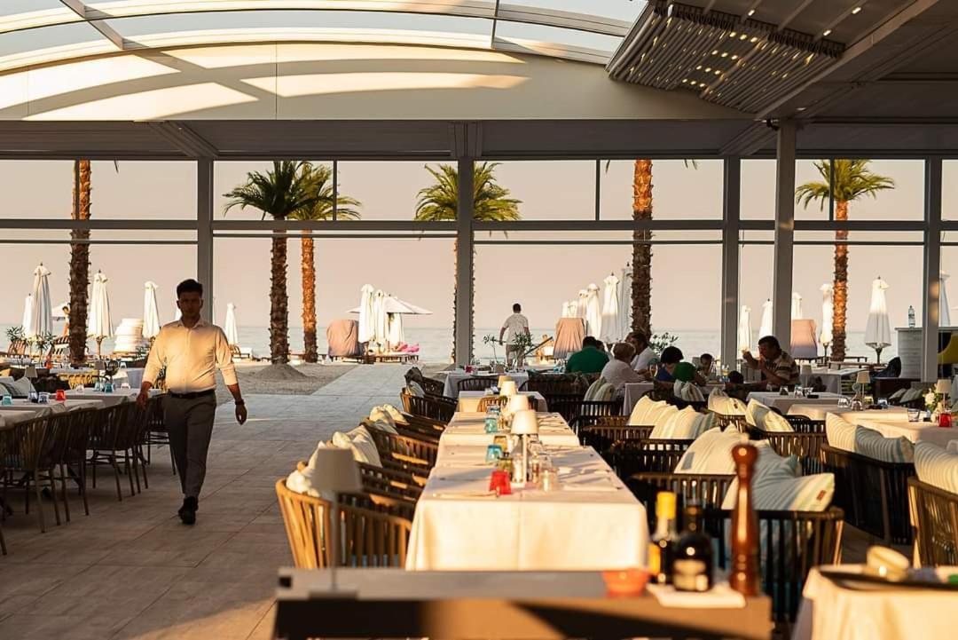 White Tower Mamaia Prestige Apartments Bagian luar foto