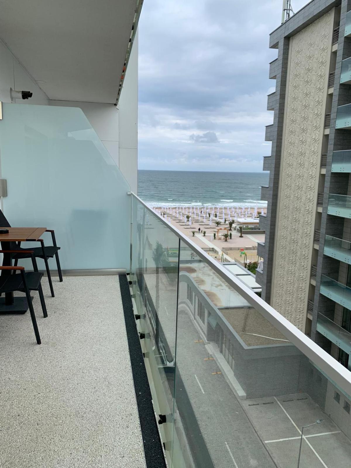 White Tower Mamaia Prestige Apartments Bagian luar foto